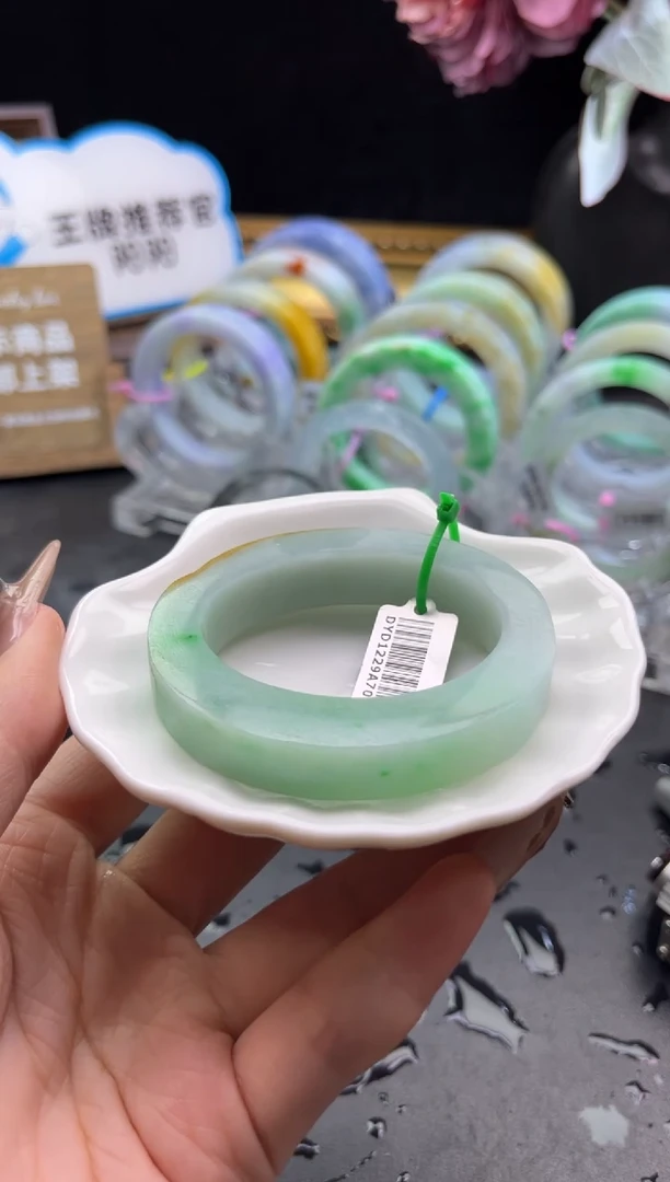 未镶嵌手镯定制翡翠51-55果绿底飘黄「定制不退不换」