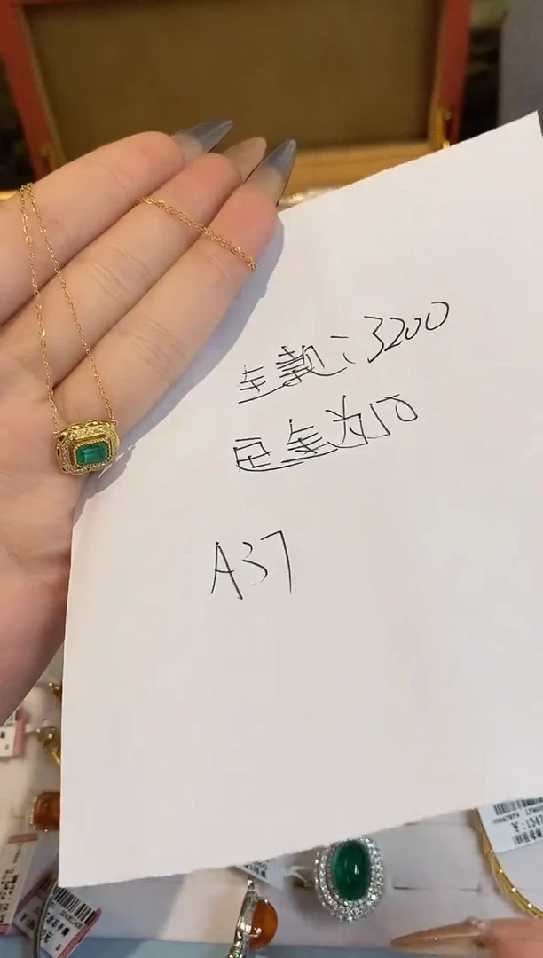 项链18K金镶嵌祖母绿楚楚珠宝中古甄选不退换