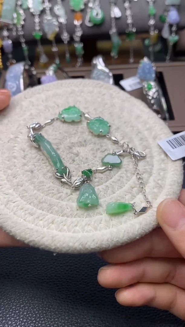 颈饰银S925镶嵌翡翠净货14286