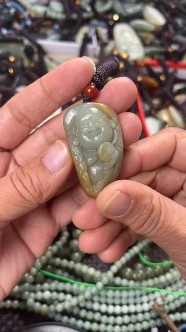 【闪购商品】和田玉颈饰未镶嵌多样性发货没有证书，拍一发一.有瑕