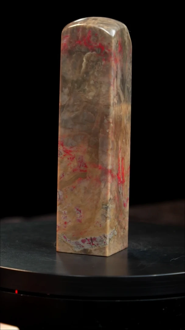 鸡血石牛角冻鸡血石