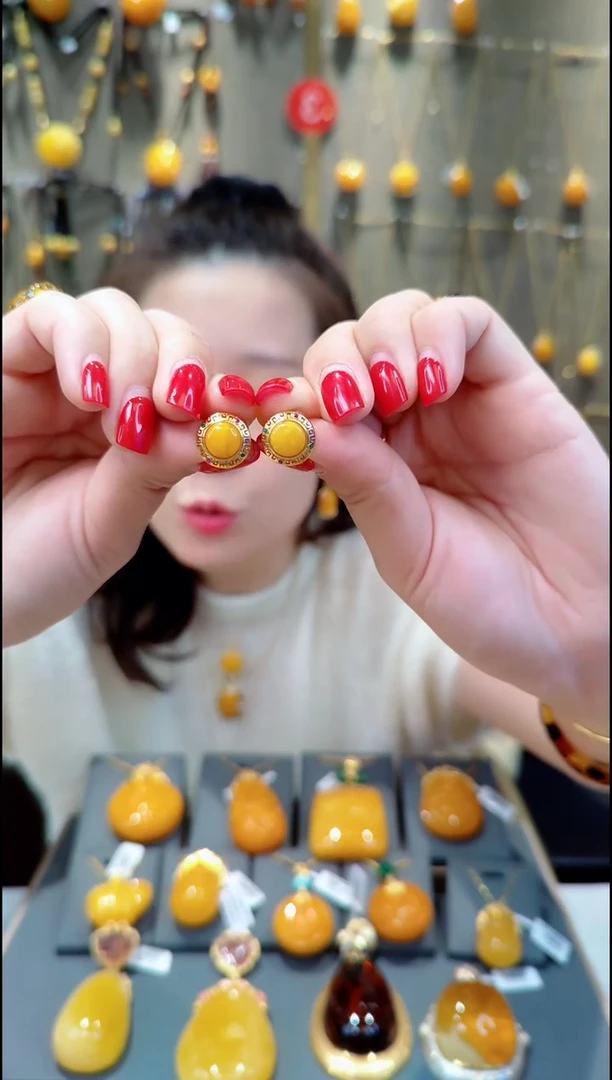 【闪购商品】蜜蜡耳饰银S925镀金镶嵌H873蜜蜡耳坠