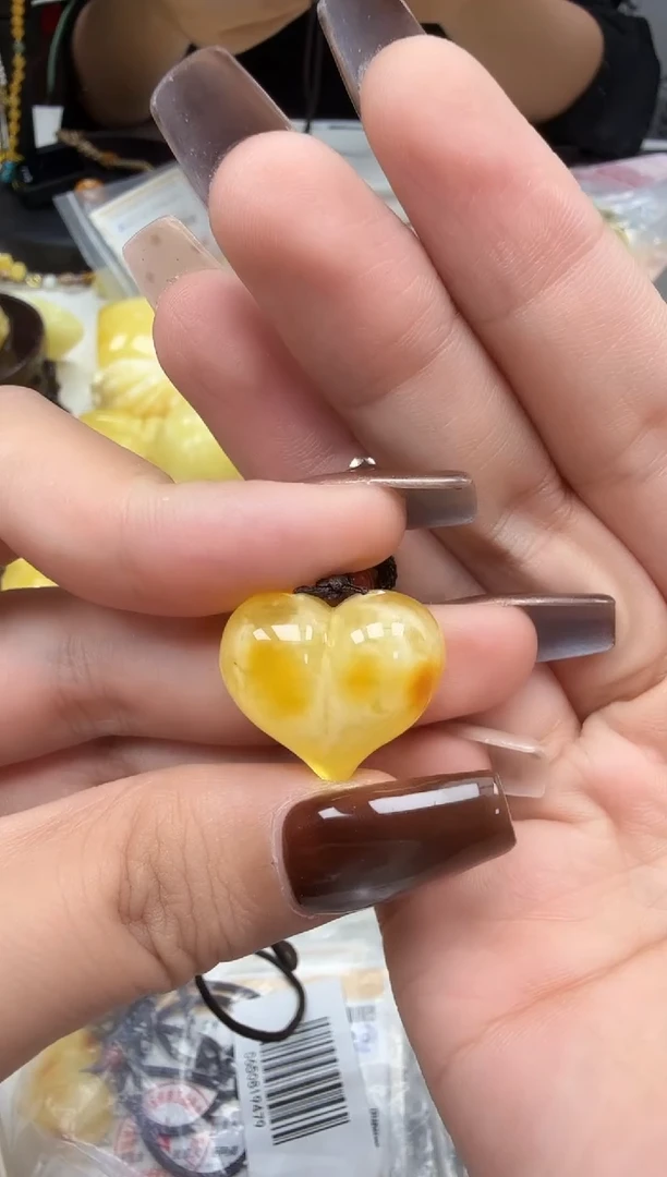 裸石琥珀未镶嵌如图