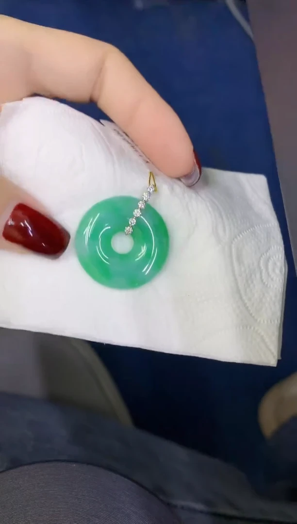 颈饰18K金镶嵌翡翠缅甸天然翡翠a货