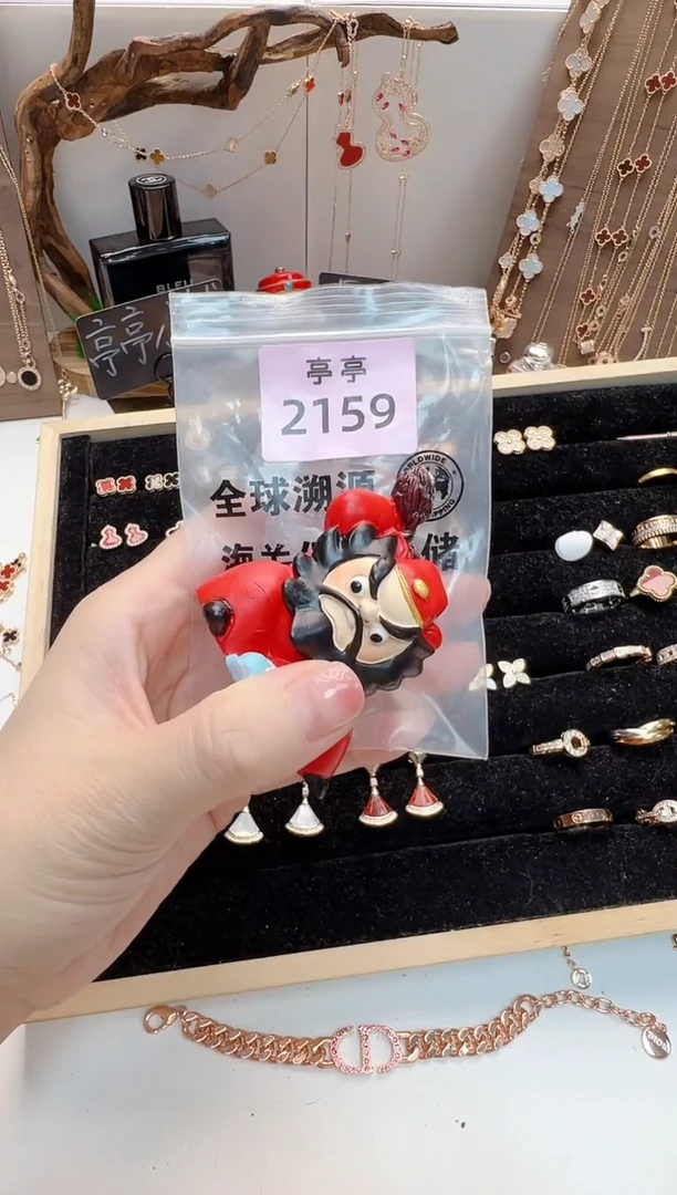 瓷片小***加彧贤聚宝阁彧贤聚宝阁