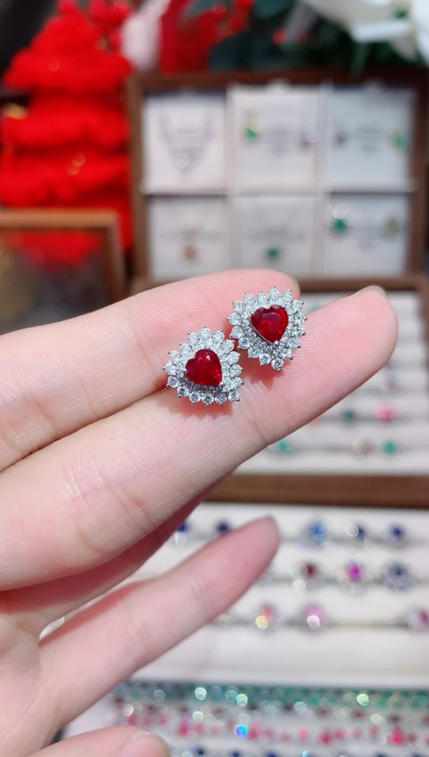 18K金镶嵌耳饰红宝石1.13ct/天然宝石/七天无理由