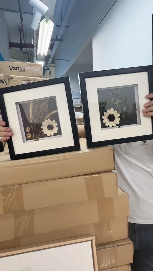 竖款168美术馆 装饰画25*25二张