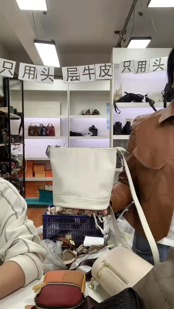 头层牛皮清货真皮 新水桶白色
