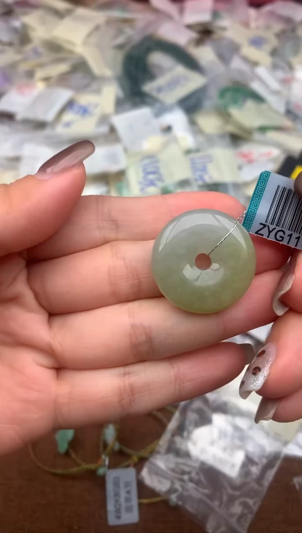 未镶嵌挂件翡翠—