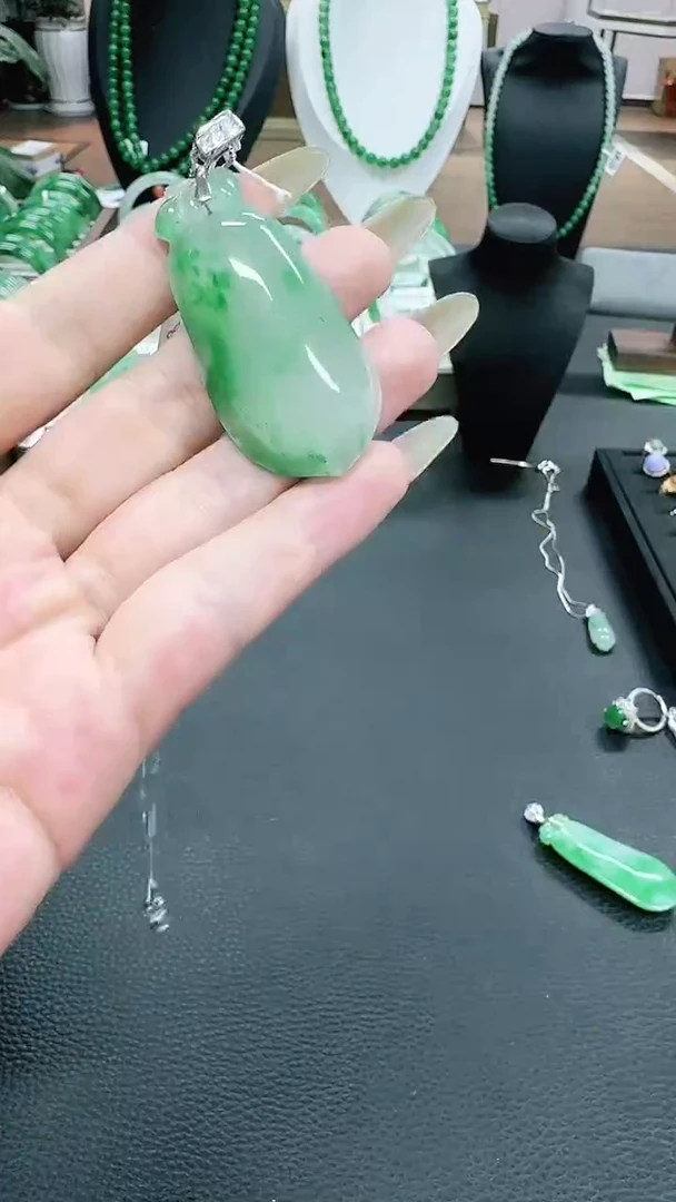 未镶嵌1石英质玉（非洲翠）/7886