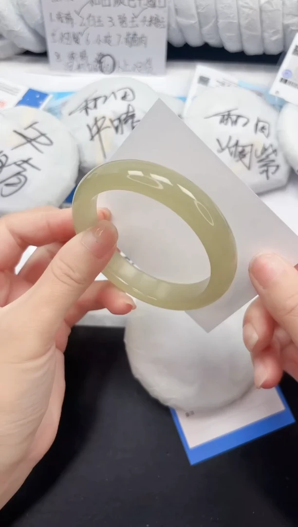 未镶嵌手镯石英质玉44-58.6CQ