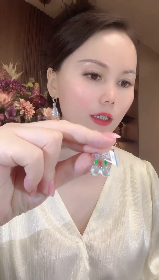 18K金镶嵌翡翠耳饰A117