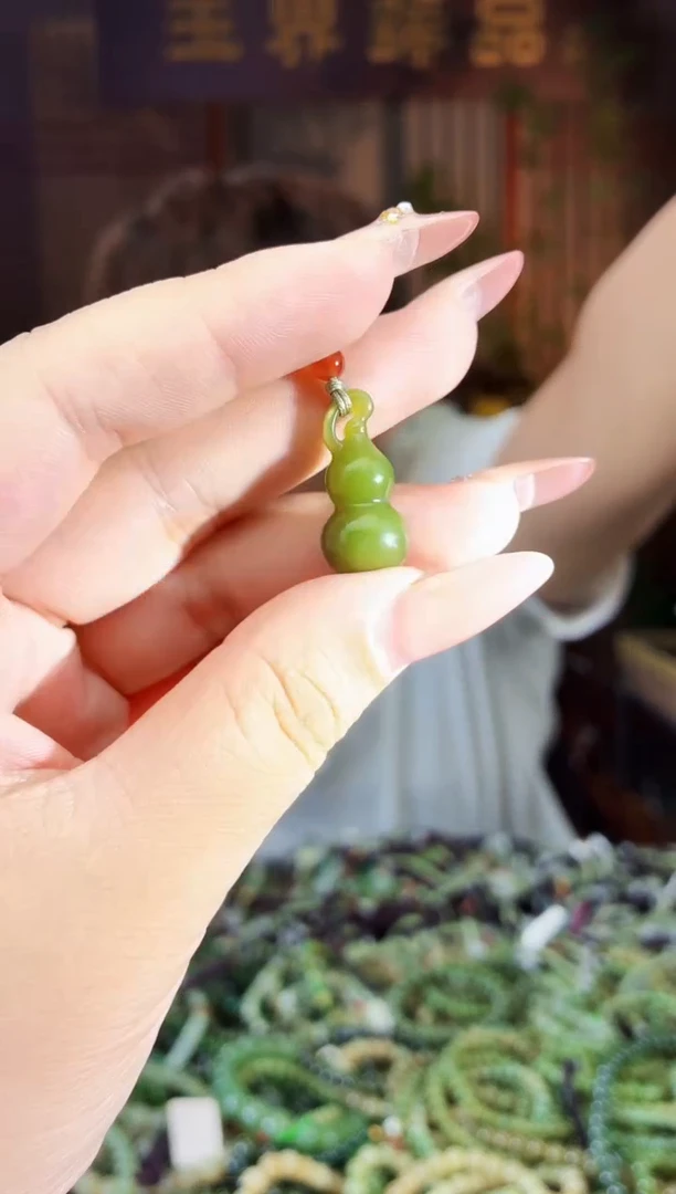 和田玉未镶嵌颈饰拍一发一