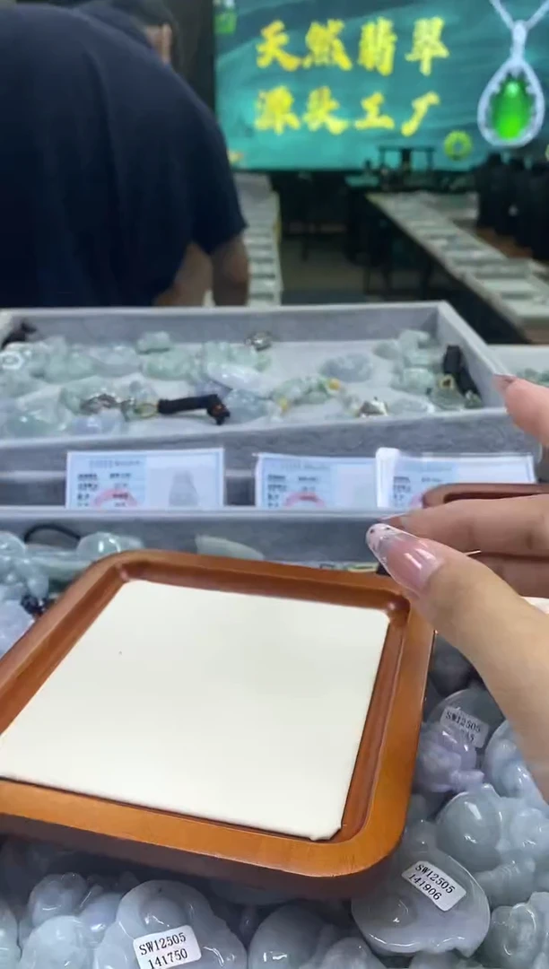翡翠未镶嵌颈饰a051天然缅甸A货翡翠