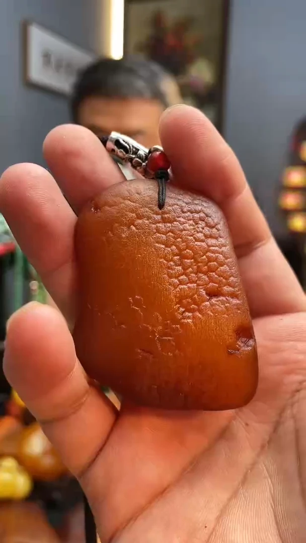未镶嵌颈饰琥珀吊坠