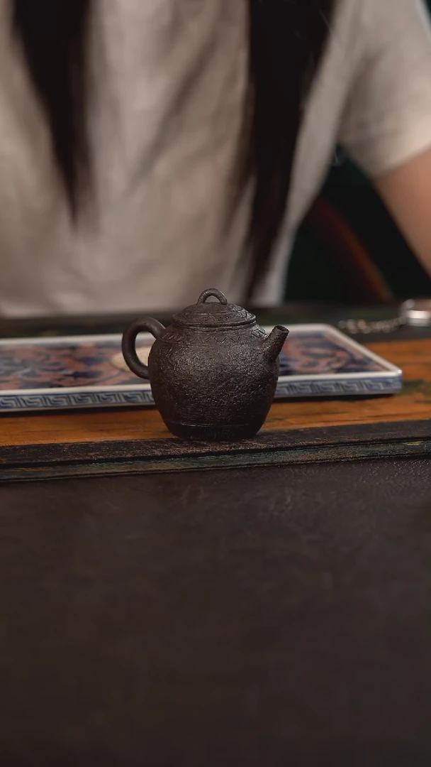 130c伟壶柴烧小泡壶 黑熏华