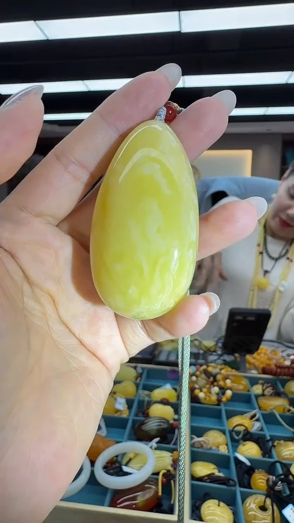 琥珀颈饰未镶嵌237秒拍号 假一罚三