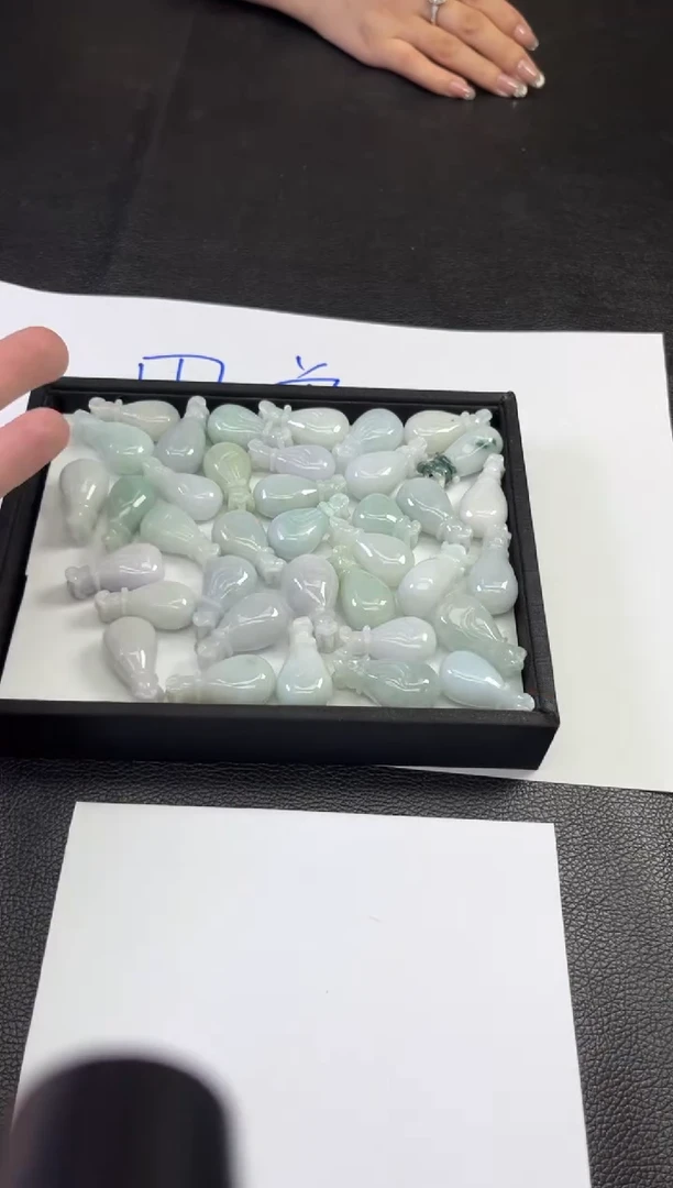 翡翠未镶嵌颈饰多样性发一件