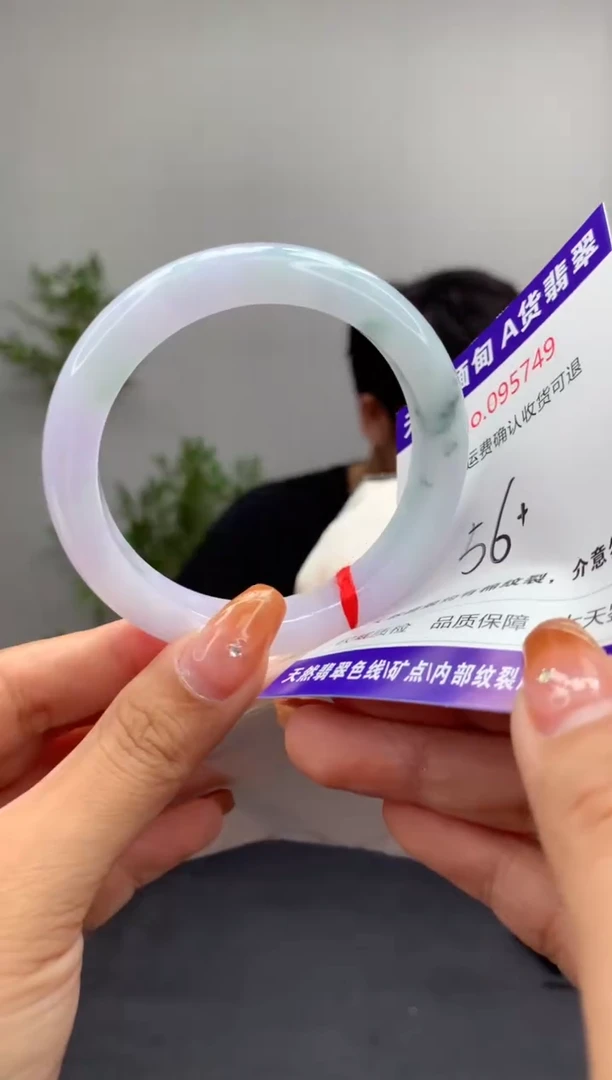 未镶嵌手镯翡翠有纹，完美者勿拍