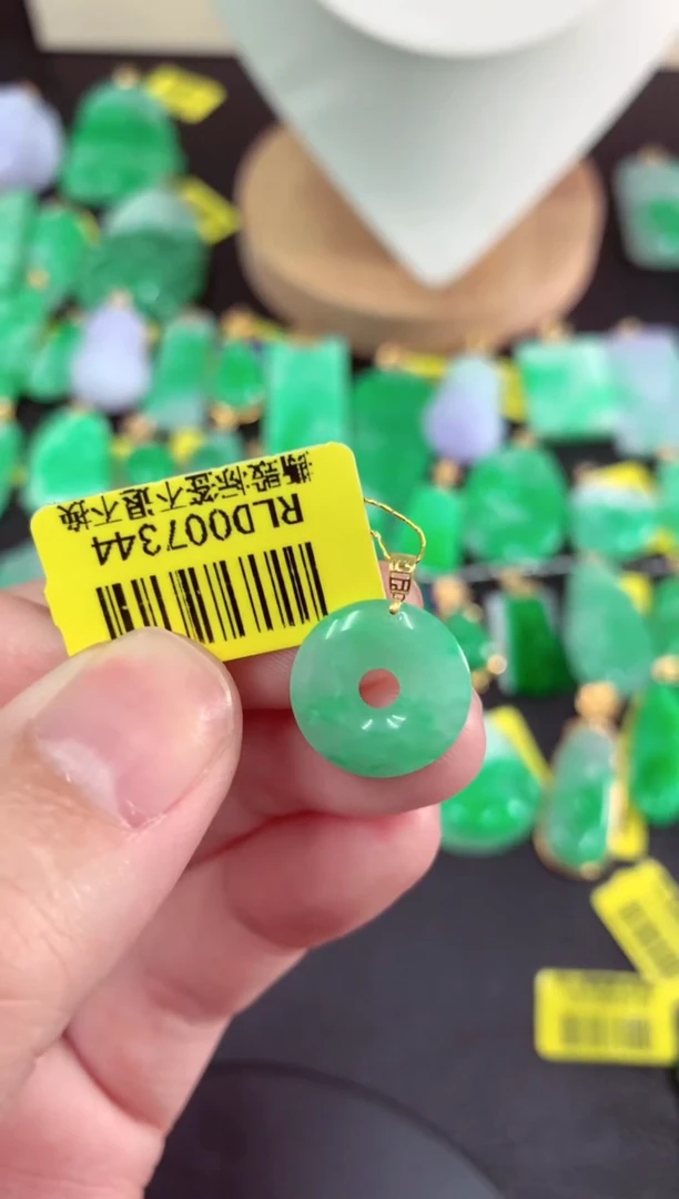 吊坠(不含链)18K金镶嵌翡翠挂件