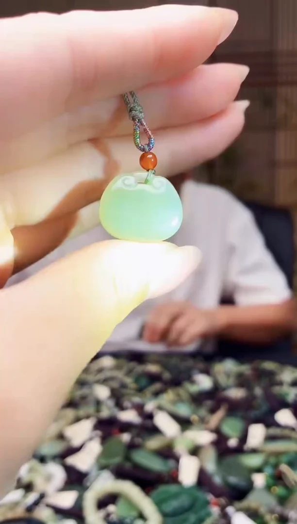 颈饰未镶嵌和田玉多样性发货，拍一发一