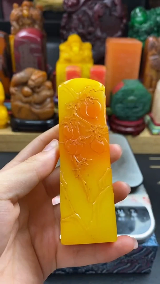 寿山石印石黄芙蓉薄意雕方章 吉祥如意
