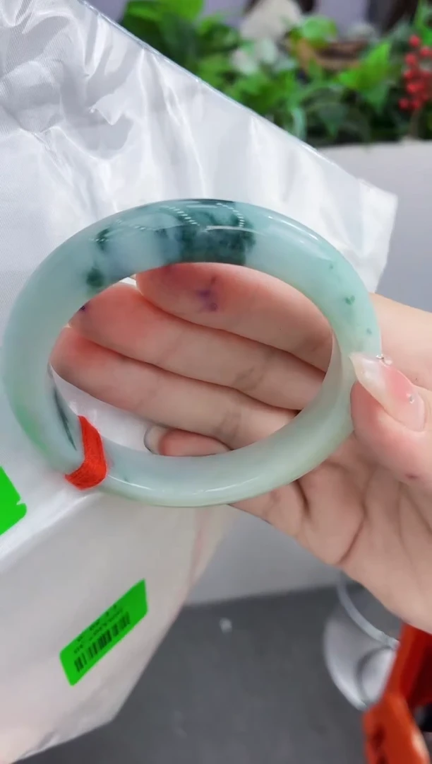 翡翠手镯未镶嵌翡翠手镯