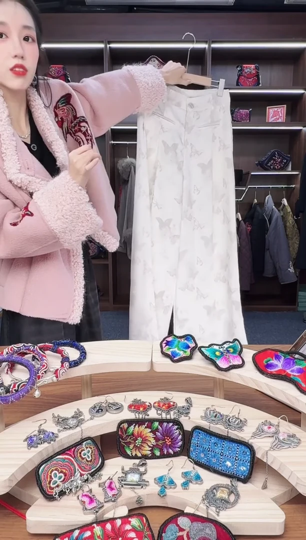 织绣A39蒙阿苏苗绣传承店