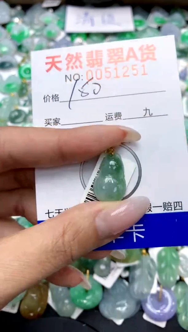 翡翠18K金镶嵌颈饰11111111111111