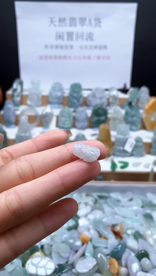 翡翠未镶嵌吊坠(不含链)95通孔貔貅