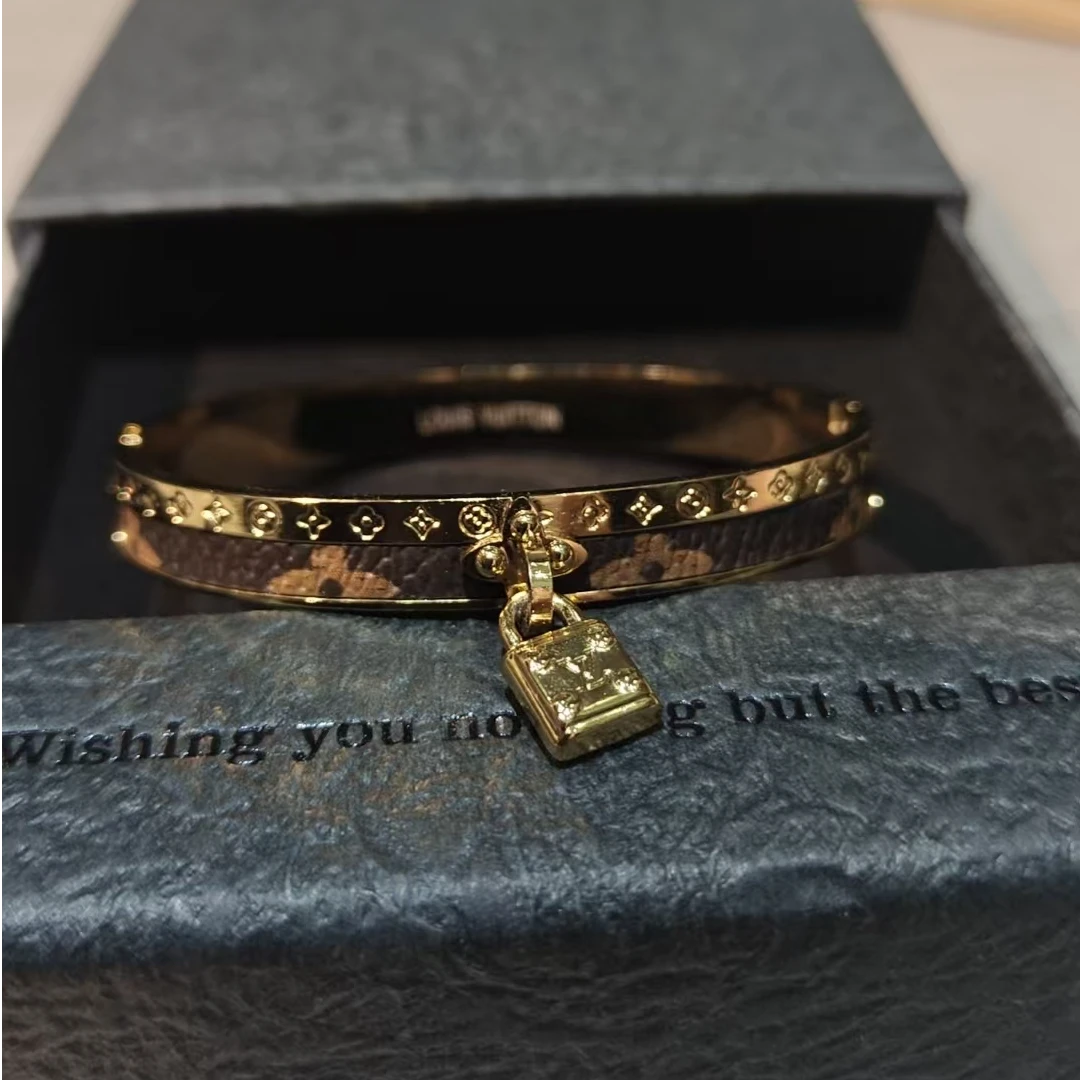 钛钢手镯 超精致~新款轻奢百搭合金手镯 /无礼盒014