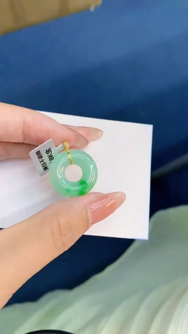 翡翠18K金镶嵌颈饰           1