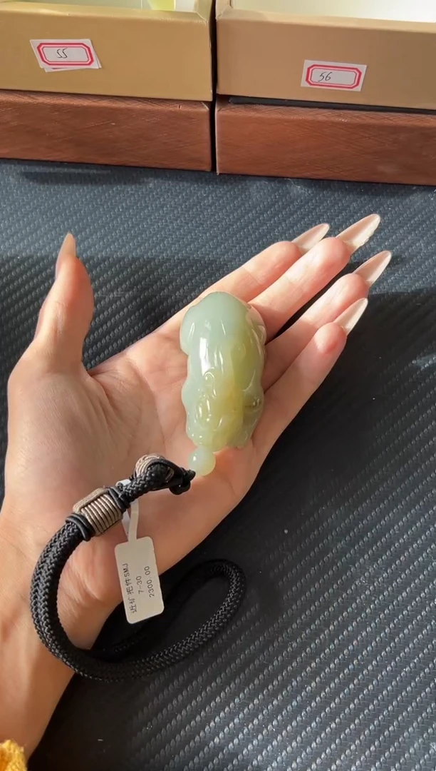 吊坠(赠链)未镶嵌和田玉且末近矿微色差吊坠