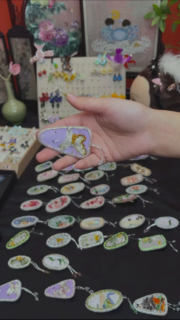 刺绣D***a非遗绒花苏绣饰品