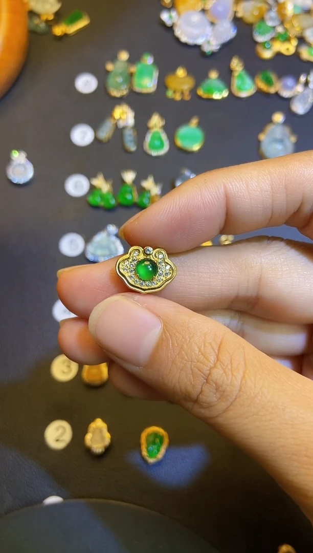 吊坠(不含链)银S925镶嵌翡翠哦***️1