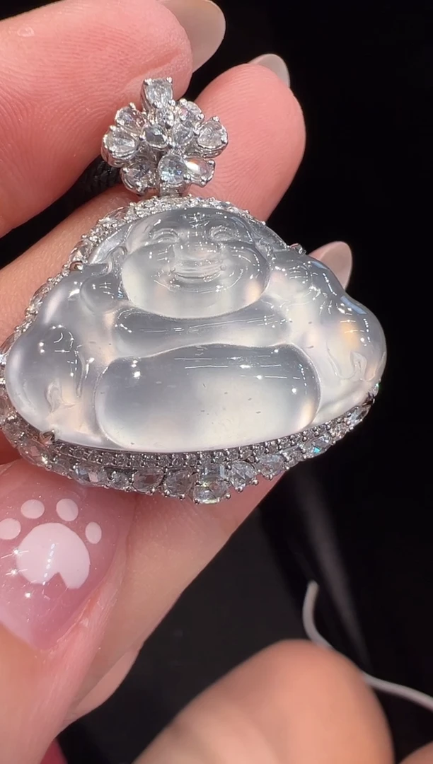 颈饰18K金镶嵌翡翠吊坠