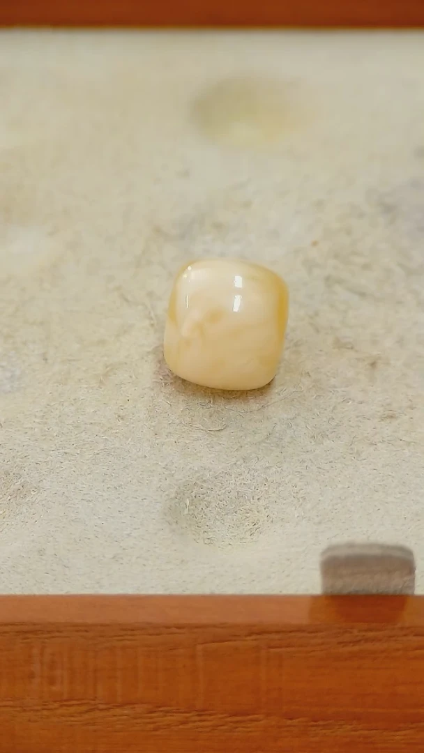 【闪购商品】蜜蜡裸石未镶嵌俄料老型11.1*10.1m0.861克