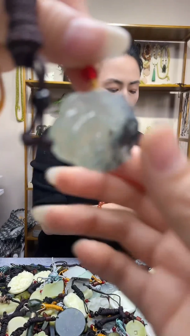 未镶嵌岫玉吊坠`