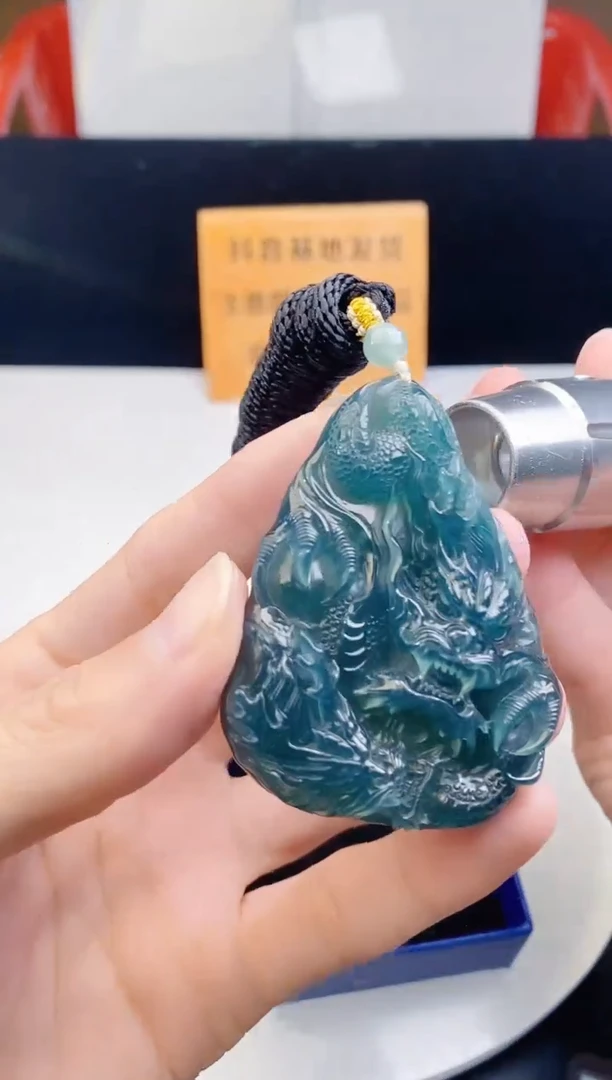 颈饰未镶嵌翡翠`