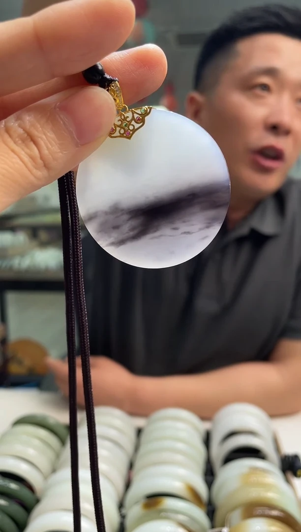 和田玉18K金镶嵌颈饰精品山水牌吊坠发一件