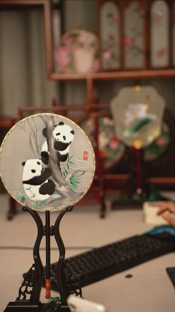 扇子苏绣作品手工团扇