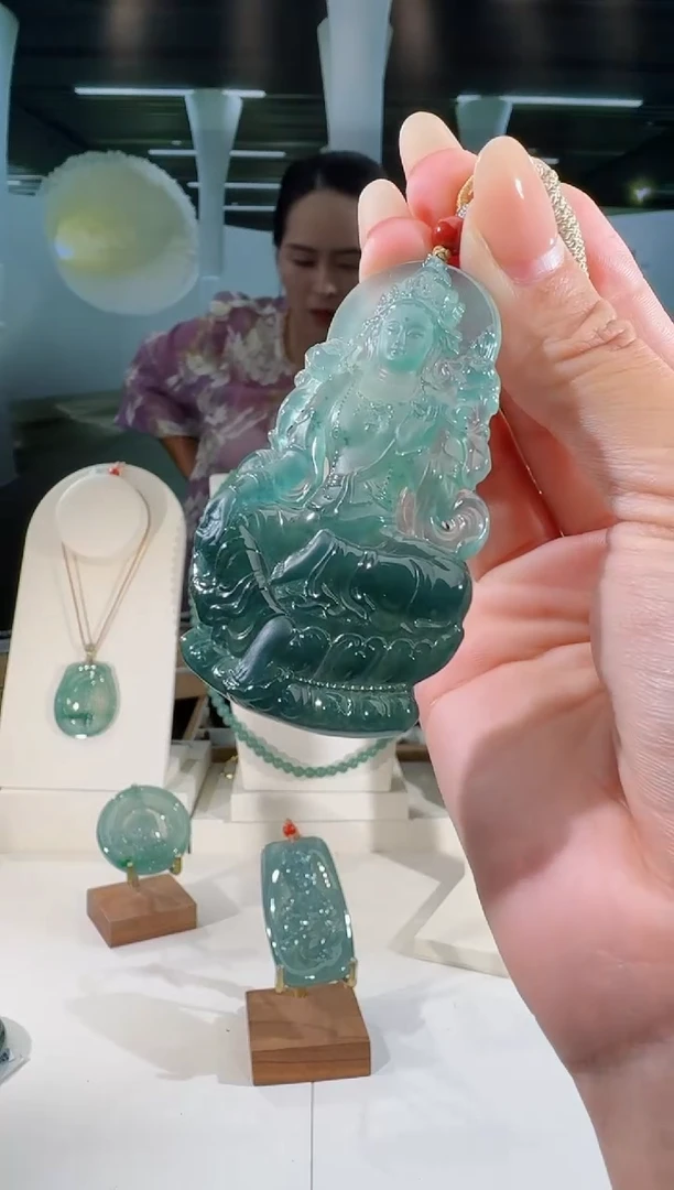 翡翠未镶嵌吊坠(不含链)观音