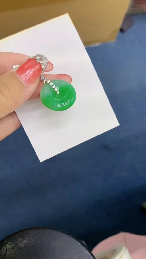 颈饰18K金镶嵌翡翠1