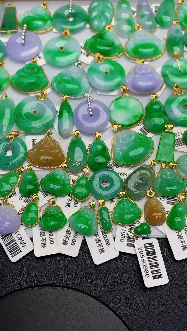 颈饰18K金镶嵌翡翠缅甸天然翡翠A货