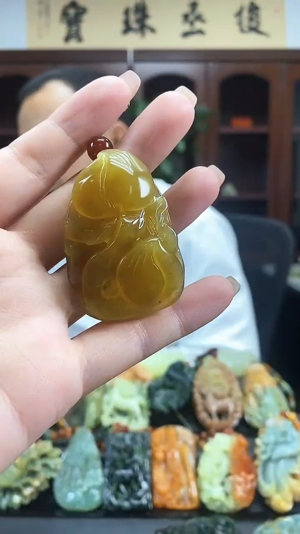 【闪购商品】蛇纹石玉吊坠未镶嵌·