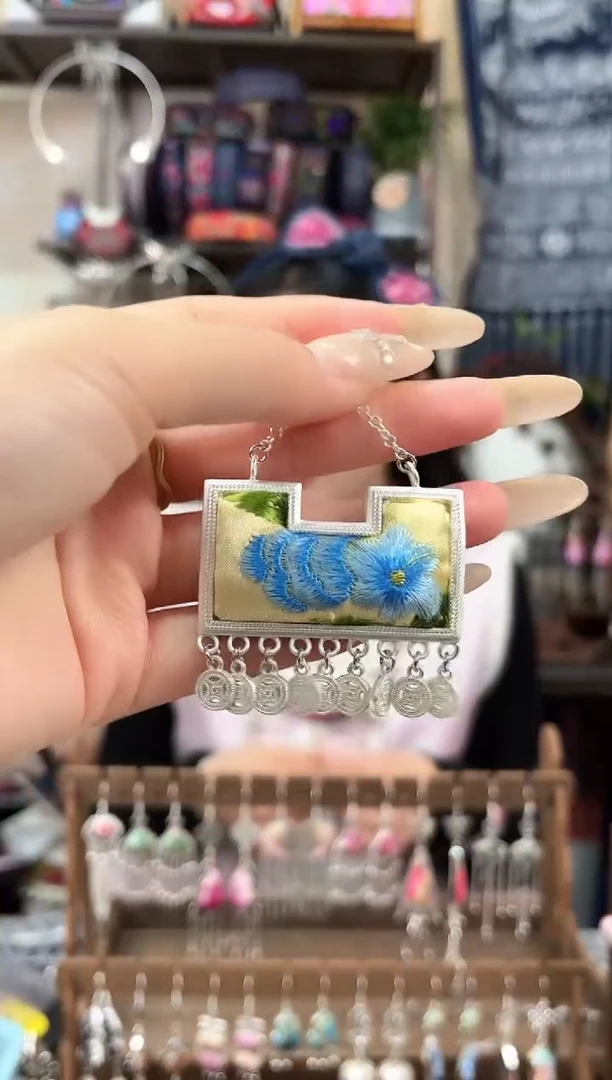 织绣民族风非遗老绣苗银饰品518