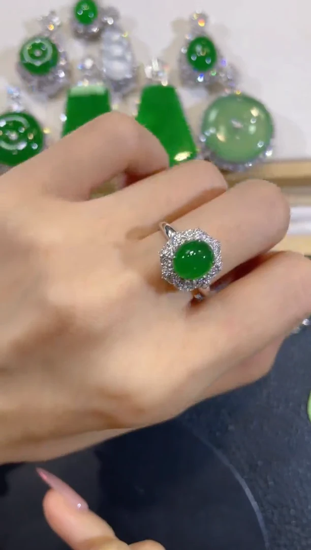 颈饰18K金镶嵌翡翠团购11