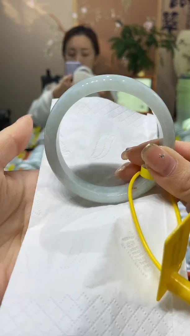 【闪购商品】翡翠手镯未镶嵌58.6圈口