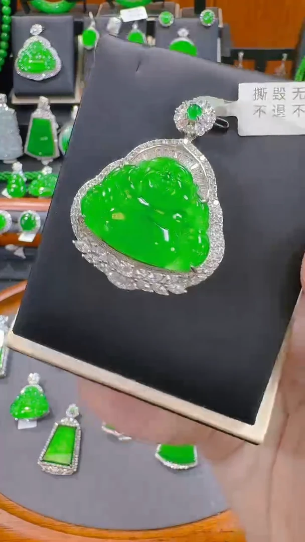 翡翠未镶嵌吊坠(赠链)天然A货翡翠