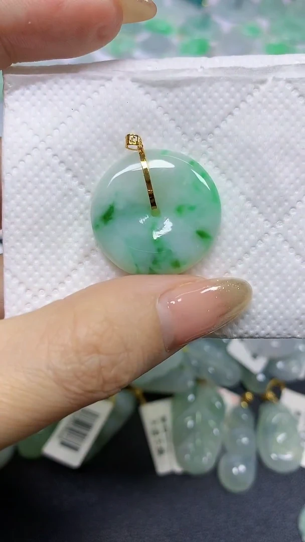 颈饰18K金镶嵌翡翠A货